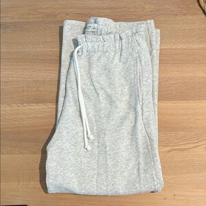 Abercrombie & Fitch light gray cropped sweatpants